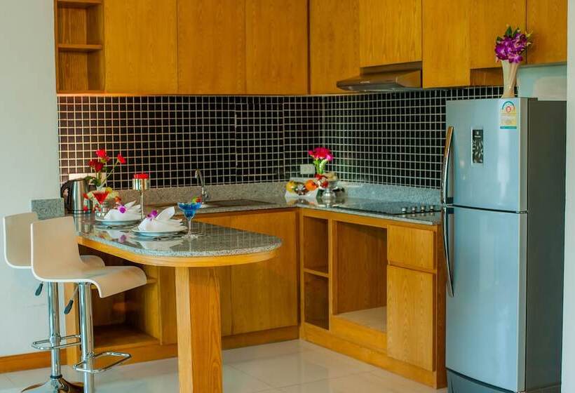 استودیوی لوکس, Grand Nai Harn Suites