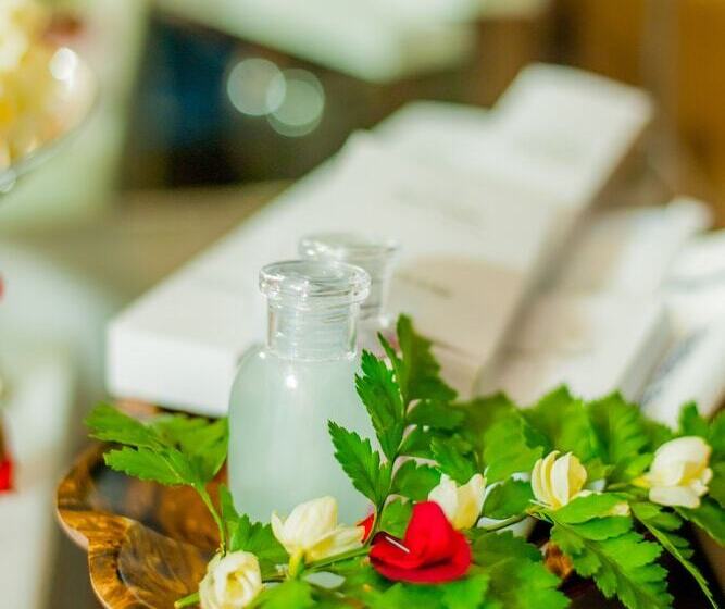 استودیوی لوکس, Grand Nai Harn Suites