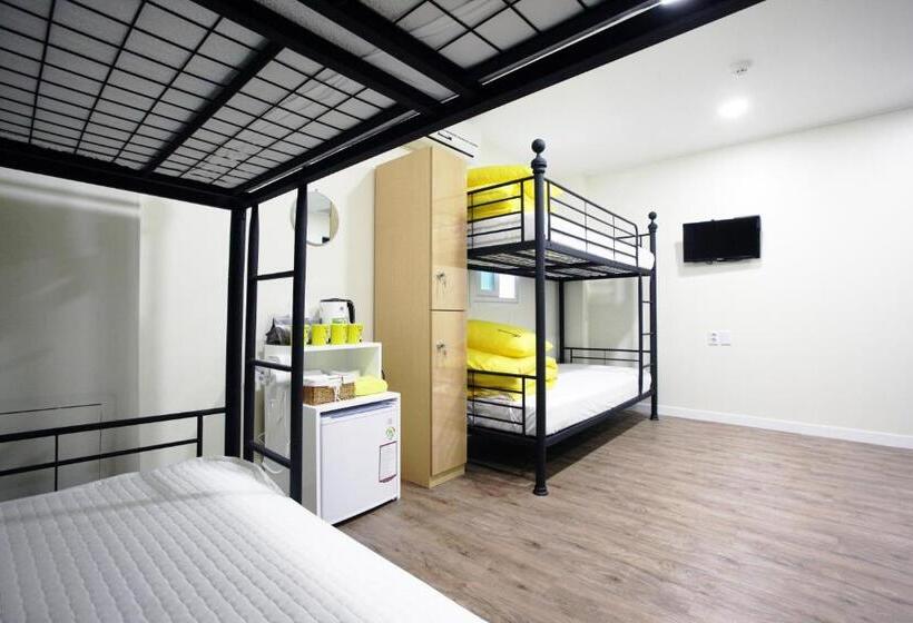 家庭间, 24 Guesthouse Myeongdong Avenue