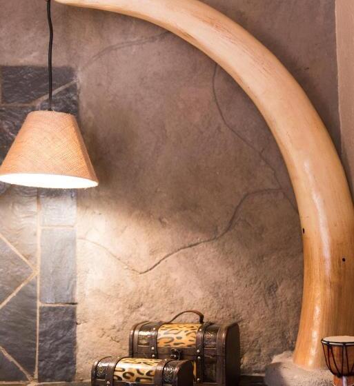 اتاق لوکس با تخت بزرگ, African Rock Lodge
