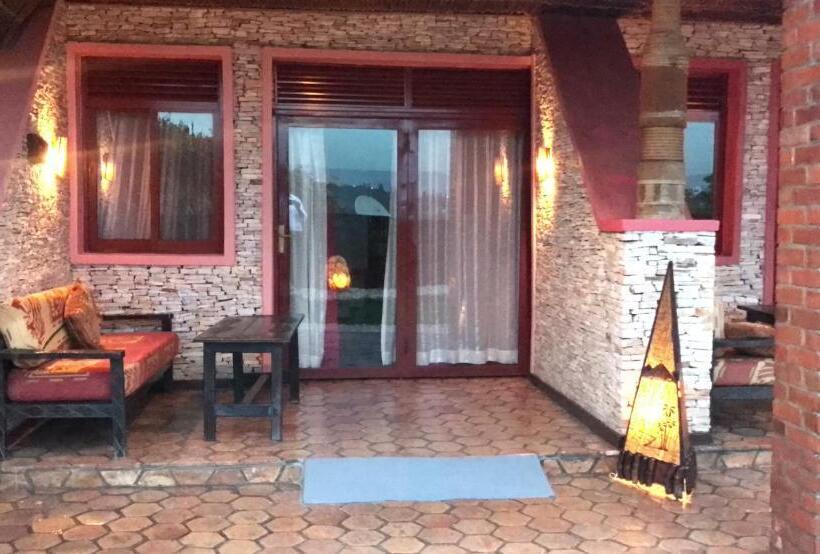 اتاق لوکس, Inside Afrika Boutique
