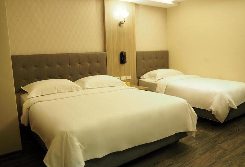اتاق راحتی سه تخته, The Riverside Hotel International