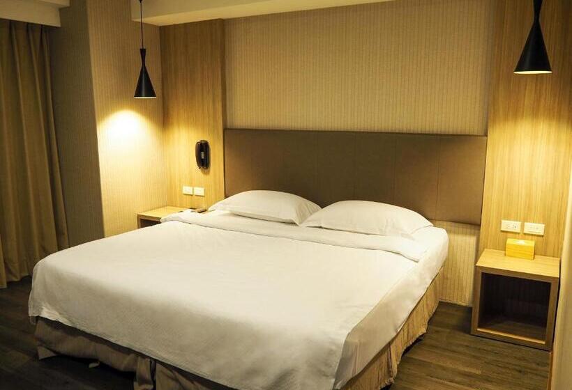 اتاق لوکس, The Riverside Hotel International