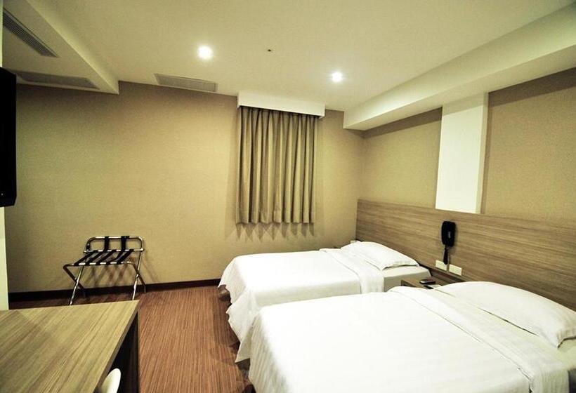 Economy Triple Room, The Riverside Hotel International