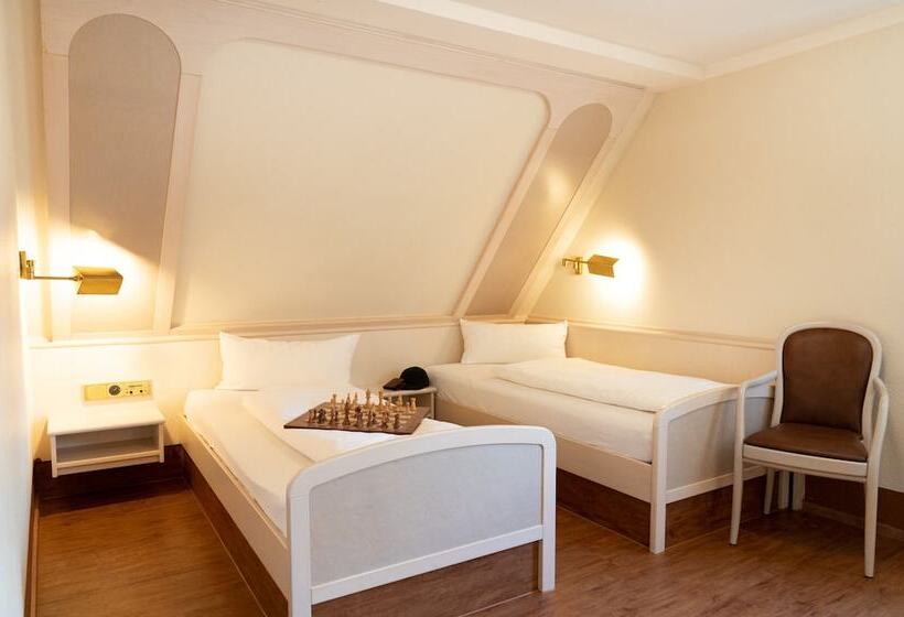 Номер Стандарт, Hauser Der Villa Italia