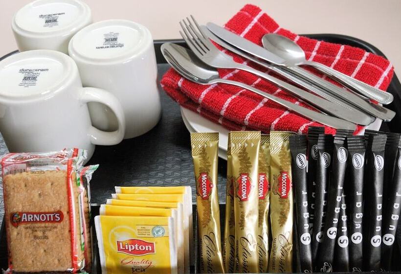 Семейный Номер, Mayfair Motel
