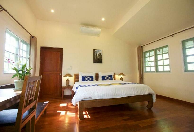 اتاق لوکس با تخت بزرگ, Monoceros Resort