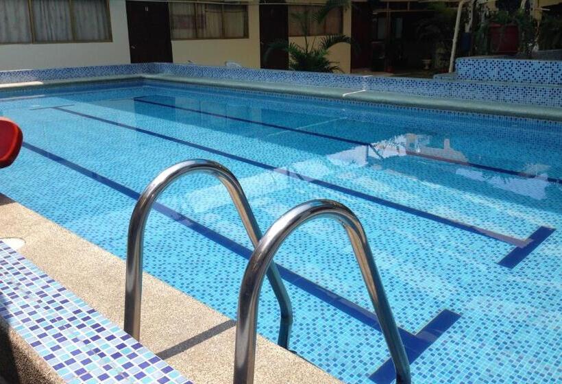 اتاق استاندارد با چشم‌انداز استخر, Mundialcity