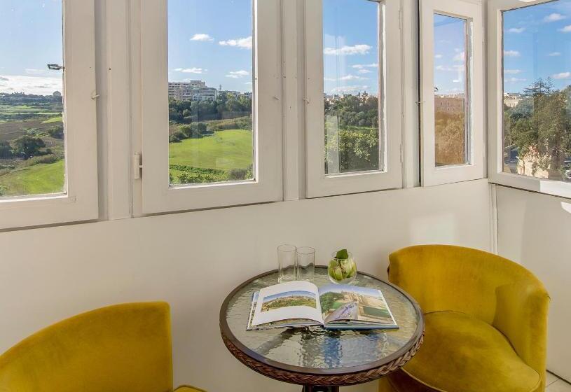 اتاق کلاسیک خانوادگی, Point De Vue Guesthouse