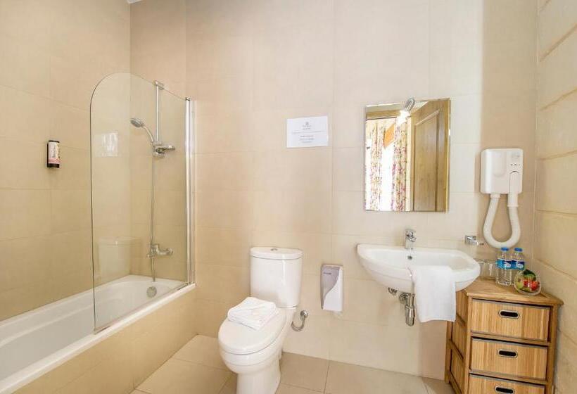 اتاق کلاسیک خانوادگی, Point De Vue Guesthouse