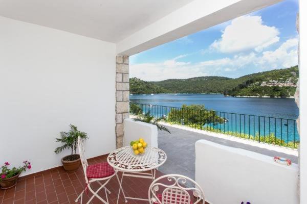 Triple Room Sea View, Guest House Busurelo