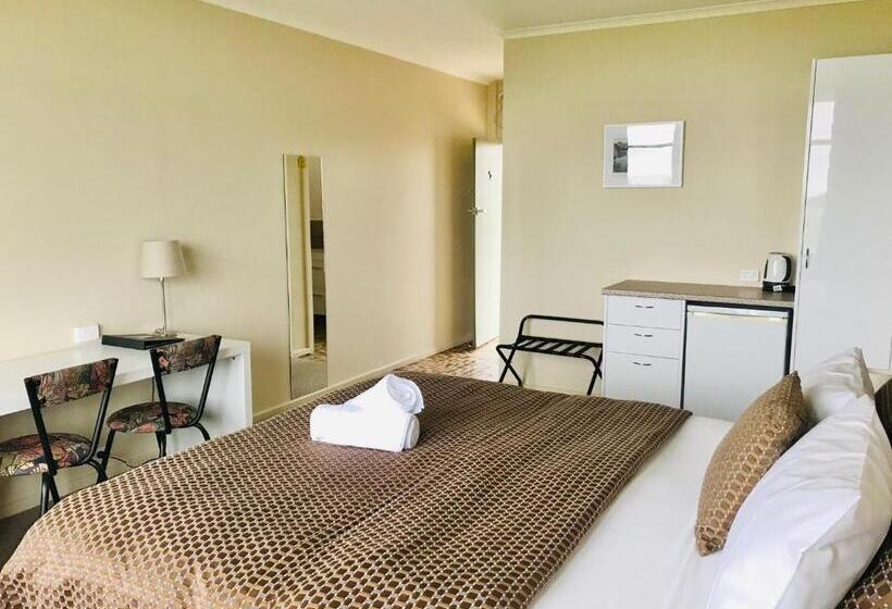 Номер Стандарт, Highway One Motel