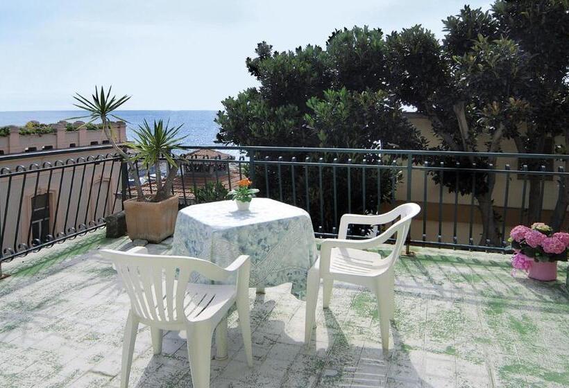 اتاق استاندارد سه نفره, Albergo Savoia