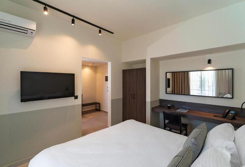 Полулюкс с Балконом, Mariette Rhodes Urban Suites