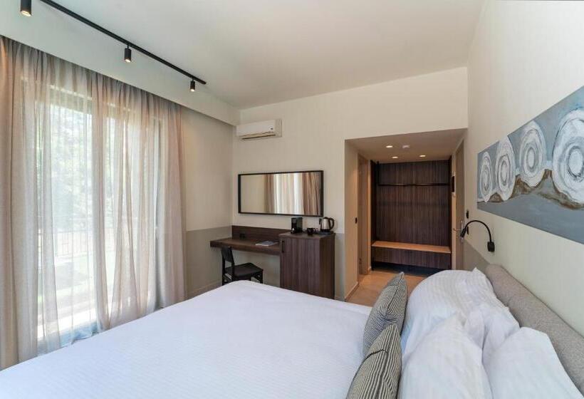 Полулюкс с Балконом, Mariette Rhodes Urban Suites