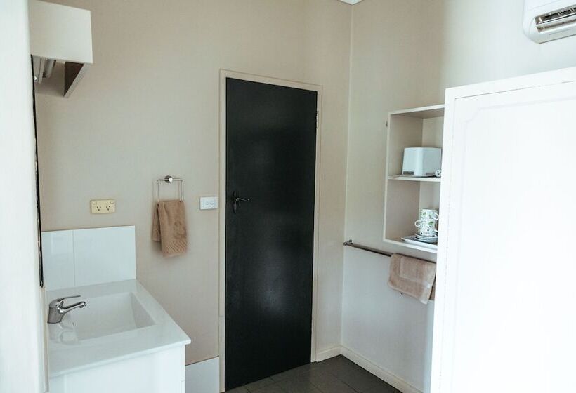Номер Deluxe, The Argent Motel