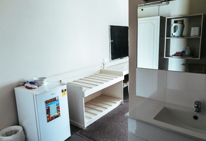 Номер Стандарт, The Argent Motel