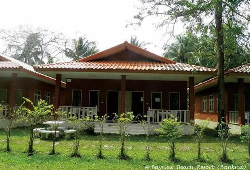 Семейный Номер Вид на Сад, Bayview Beach Resort
