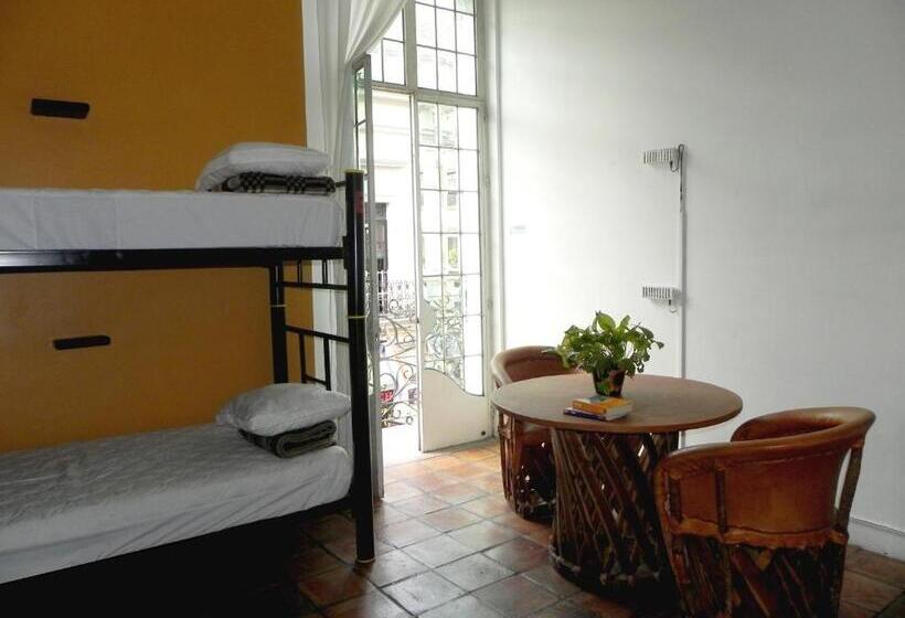 اتاق استاندارد چهارنفره با سرویس بهداشتی مشترک, Hostel Hospedarte Centro