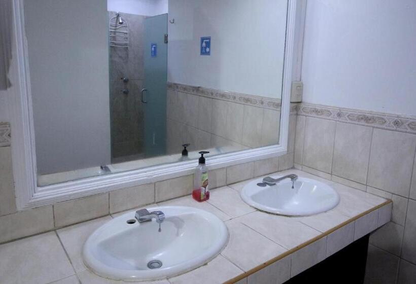 اتاق استاندارد چهارنفره با سرویس بهداشتی مشترک, Hostel Hospedarte Centro