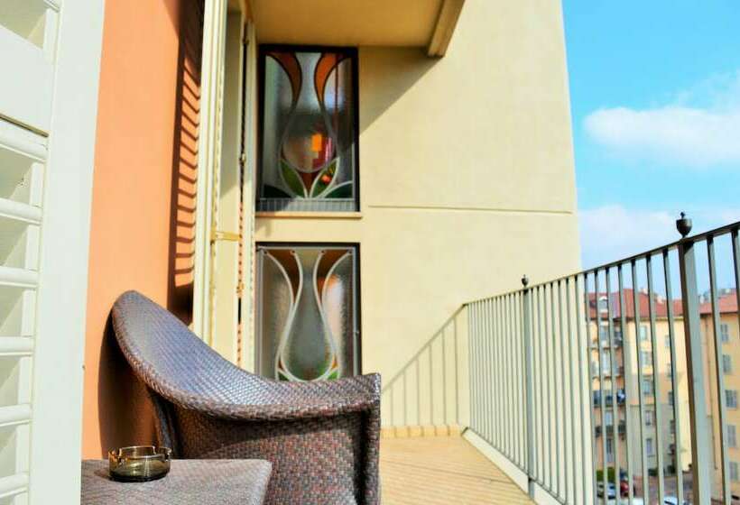 شقة غرفة واحدة, Orologio Living Apartments