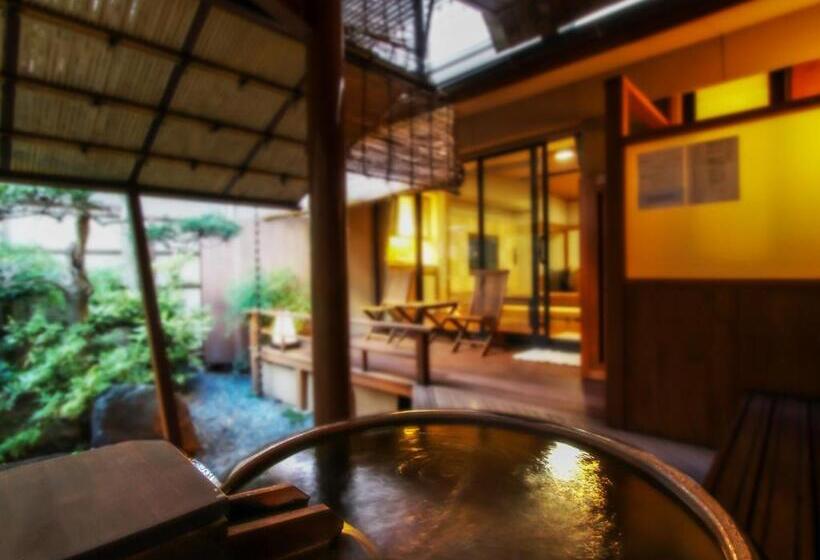 四人标准间, Grandia Housen