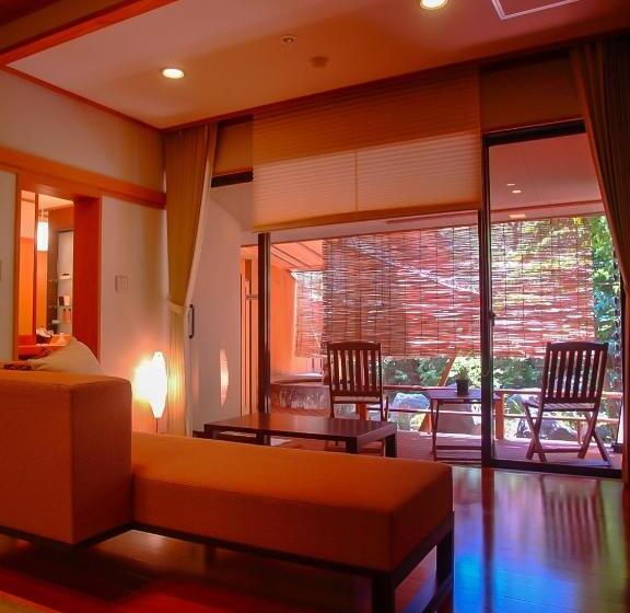 四人标准间, Grandia Housen