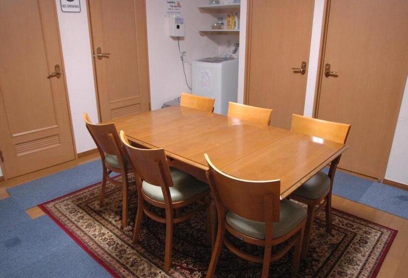 اتاق استاندارد با سرویس بهداشتی مشترک, Kamikatsura House
