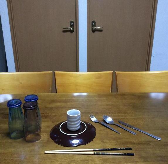 اتاق استاندارد با سرویس بهداشتی مشترک, Kamikatsura House