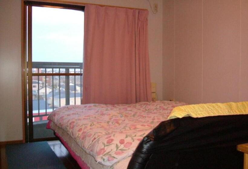 اتاق استاندارد با سرویس بهداشتی مشترک, Kamikatsura House