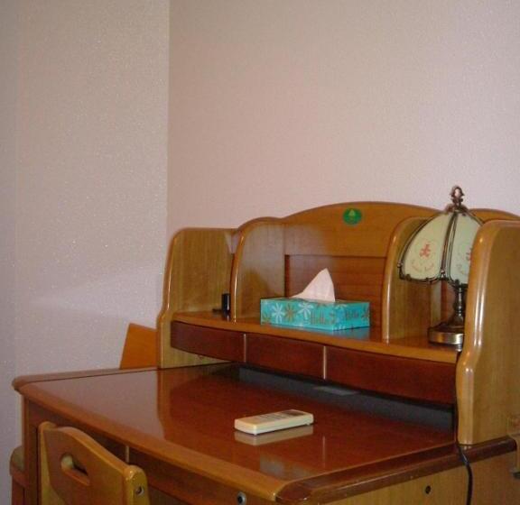 اتاق استاندارد با سرویس بهداشتی مشترک, Kamikatsura House