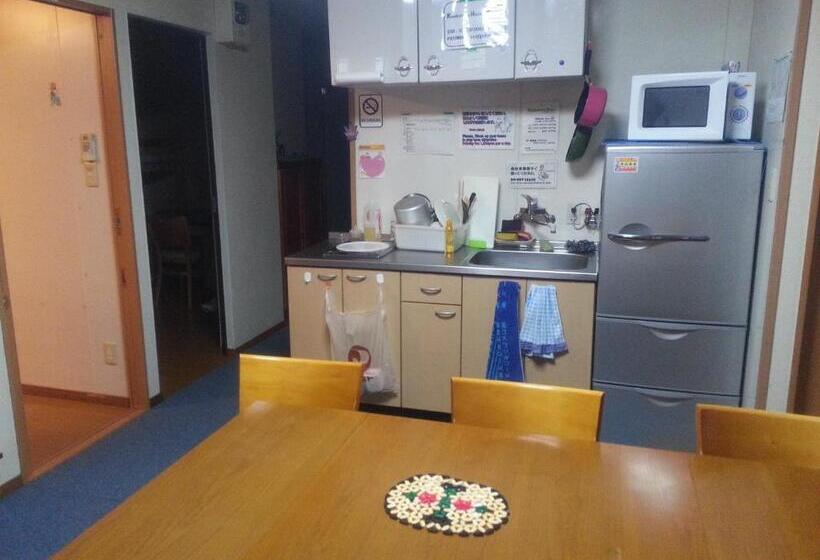 اتاق استاندارد سه تخته با سرویس بهداشتی مشترک, Kamikatsura House