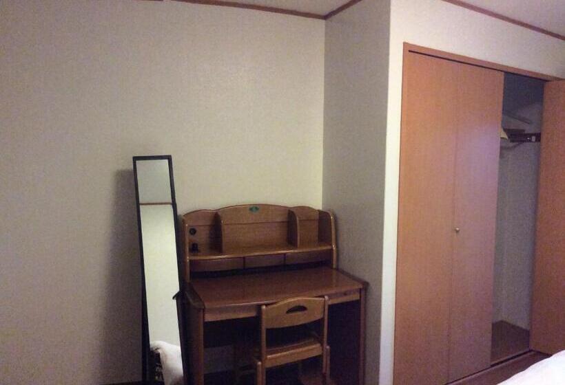 اتاق استاندارد با سرویس بهداشتی مشترک, Kamikatsura House