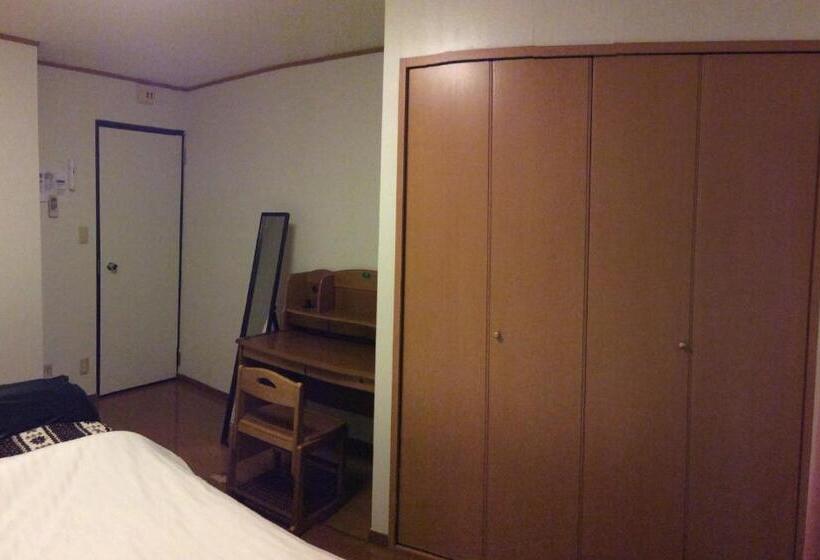 اتاق استاندارد با سرویس بهداشتی مشترک, Kamikatsura House