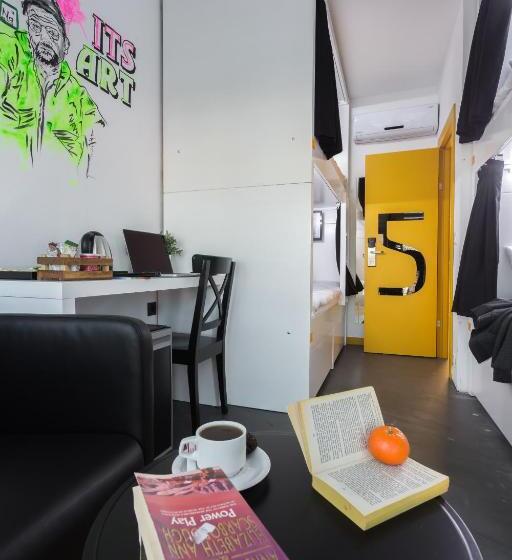 공동 객실, Inn 14 Hostel