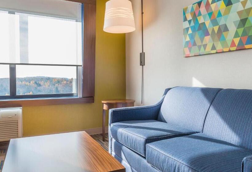 스위트, Holiday Inn Express & Suites Clarion, An Ihg