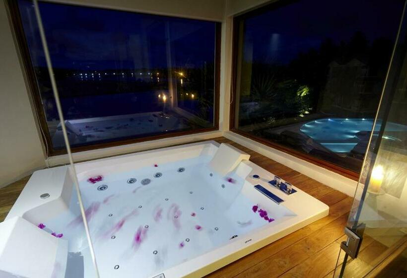 주니어 스위트, Amaranthe Bay Resort & Spa