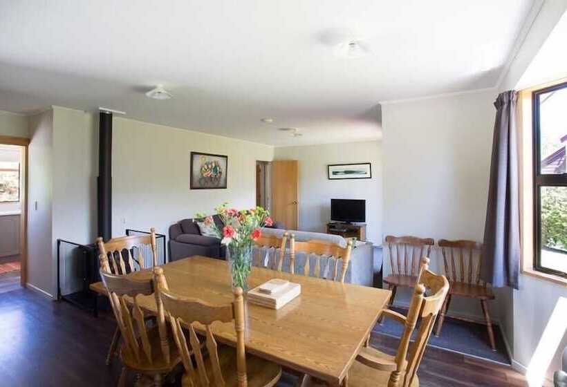 Дом 2 Спальни, Alpine View Lodge