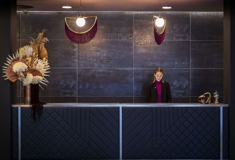 스탠다드 스튜디오, East Hotel And Apartments