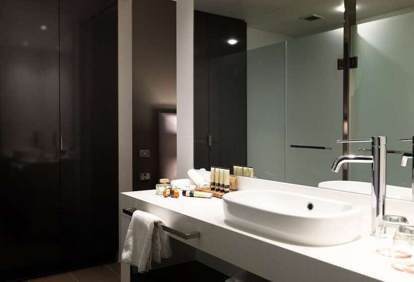 스탠다드 스튜디오, East Hotel And Apartments