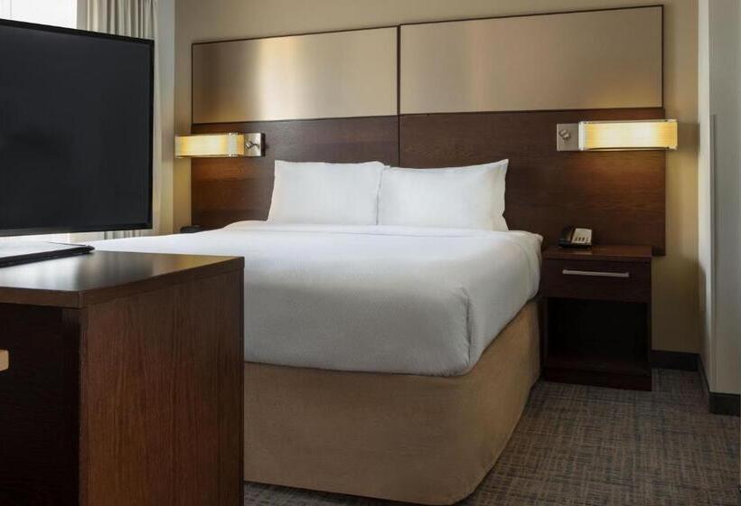 带大床的标准工作室, Residence Inn By Marriott Kansas City At The Legends