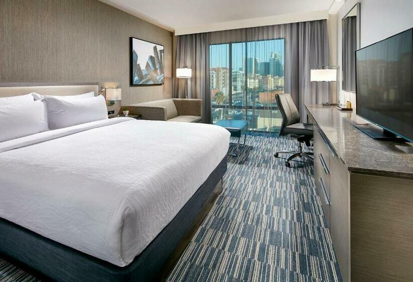 适合残疾人士使用的带超级大床的标准间, Hilton Garden Inn San Diego Downtown/bayside