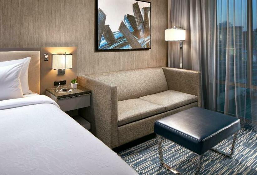带大床的标准间, Hilton Garden Inn San Diego Downtown/bayside