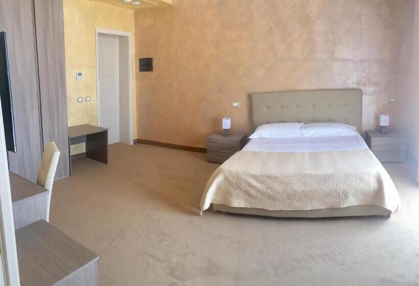 片側に海が見えるデラックスルーム, Riviera Palace