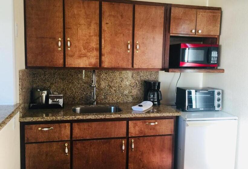 Люкс Вид на Море, Dolphin Cove Motel