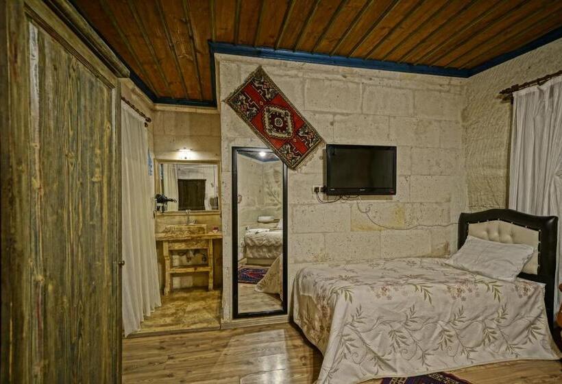 غرفة قياسية ثلاثية, Kayatas Cave Suites