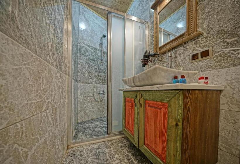 غرفة قياسية ثلاثية, Kayatas Cave Suites