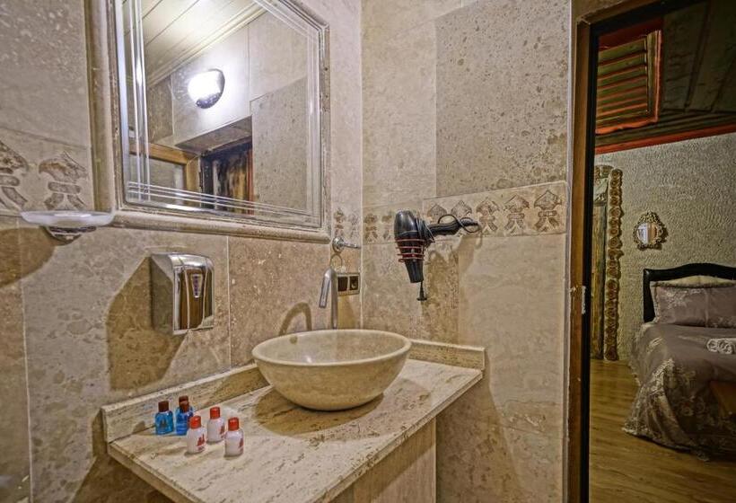 غرفة قياسية ثلاثية, Kayatas Cave Suites