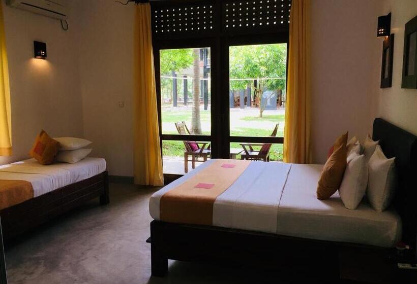اتاق لوکس سه تخته, Nil Diya Mankada Safari Lodge
