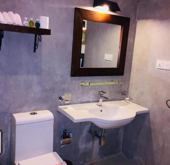 اتاق لوکس خانوادگی, Nil Diya Mankada Safari Lodge